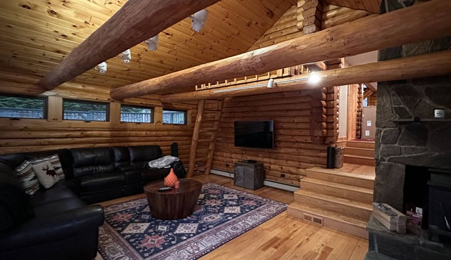 15 Minutes to ski Okemo - Mountain views from this magical log home on 6 acres