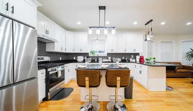 16/2 Bright & Airy 4BR Family Home in Worcester near Parks w/Summer Outdoor Fun