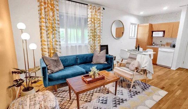 2 Bedroom Unit by Long Beach Airport-KING Bed-W/D-Between Universal/Disneyland