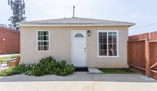 2BD~1BA Home w/Parking and 1/2Acre Yard Space -20 min to Disney& Knott's