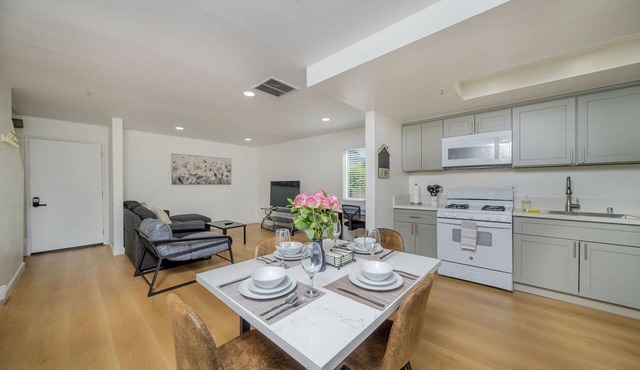 2BD/2BA Apartment near DT Alhambra