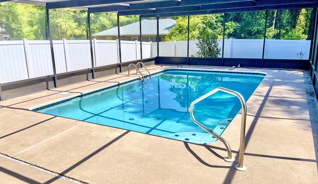 3br POOL, Fenced, near Downtown, Trails, Racetrack