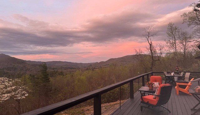 4-bedroom mountain cabin in fantastic Spruce Pine with amazing views