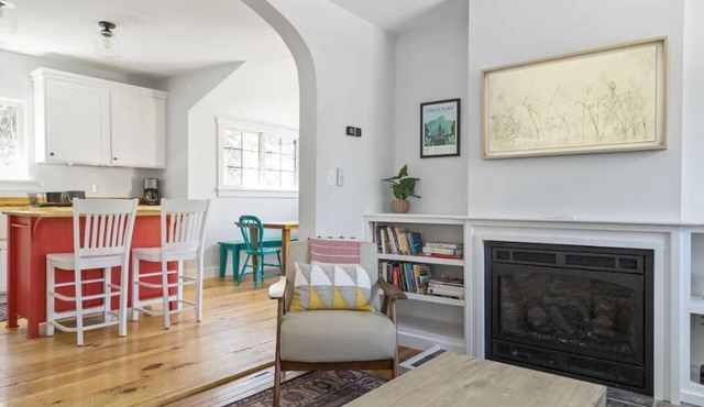 4-minutes to Sugarbush, steps to Warren Village!