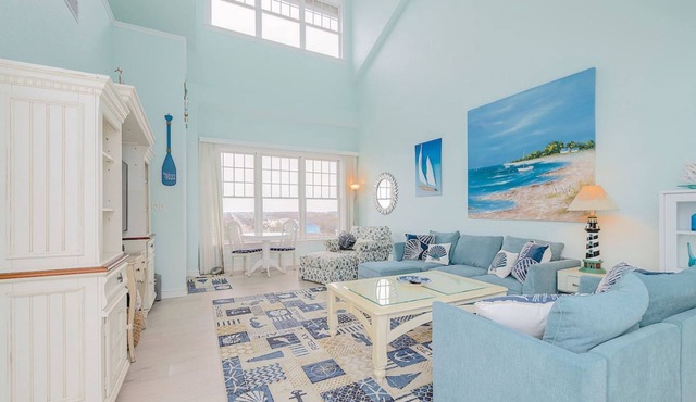4BR Waterfront Penthouse Pool Views