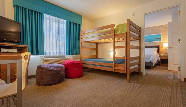 A Magical Vacation Awaits! Close to Disneyland with Fitness Center!