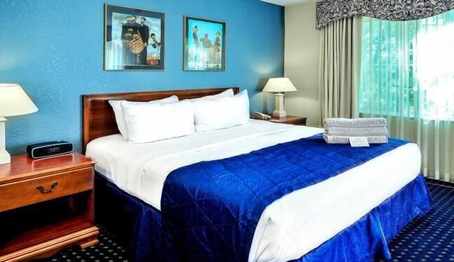 A quick drive away from Potawatomi Zoo! Kid-friendly Accommodation! Indoor Pool!