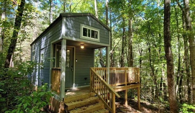 Amazing Pet-Friendly Tiny House Rental with Hot Tub in the Chattahoochee National Forest, Georgia