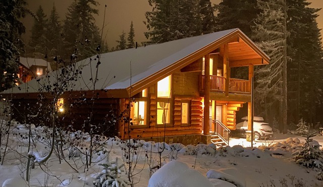 Barlow Pines Lodge - spacious cabin next to Ski Bowl with a Mt. Hood view