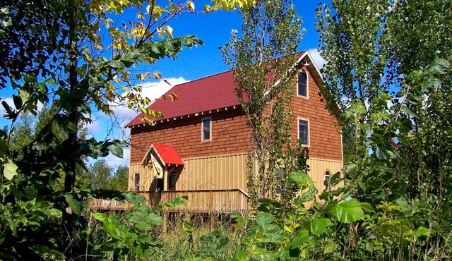 Barn-Style Lakefront with Pontoon, Kayaks and Game Room