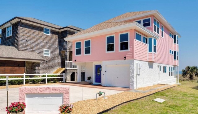 Be a Nomad | Stunning Oceanfront 7-bedroom Home