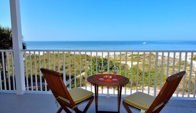 Beachfront Condo With Panoramic Views of the Gulf Plus, Beach Gear, Grill & Wifi