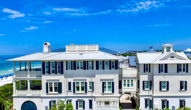 Beachfront Luxury in Seaside, Sleeps 24! Wow Porches & Gulf Views + 2 Bikes!