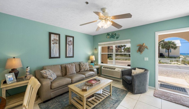 Beachside condo w/pool & daily attraction tickets