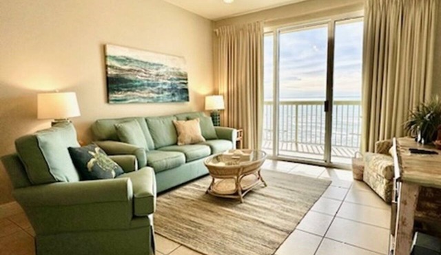 Beautiful 6th Floor New LR furniture, 2BR/2BACondo- 2 King BR, 2 BA , BUNK ROOM!