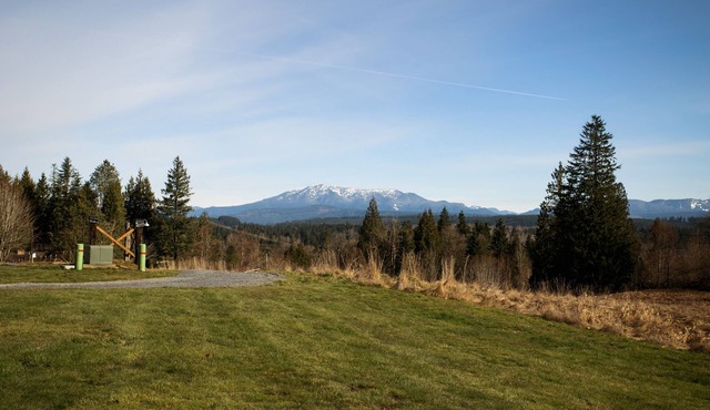 Beautiful Mountain View home in private setting