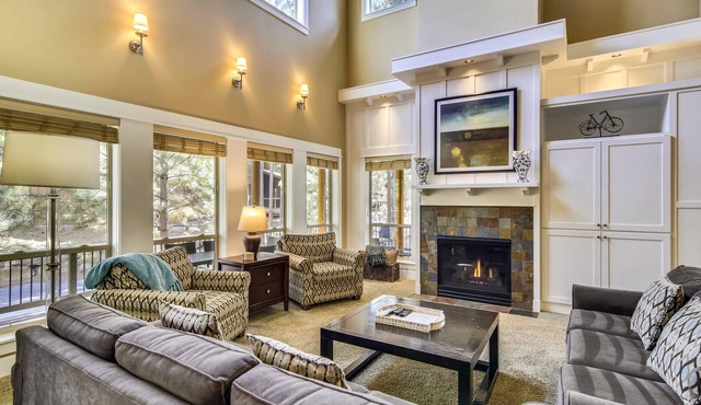 Big Canyon - Elegant & Spacious, 3 Master King Suites! Community Hot Tub (and Seasonal Pool)