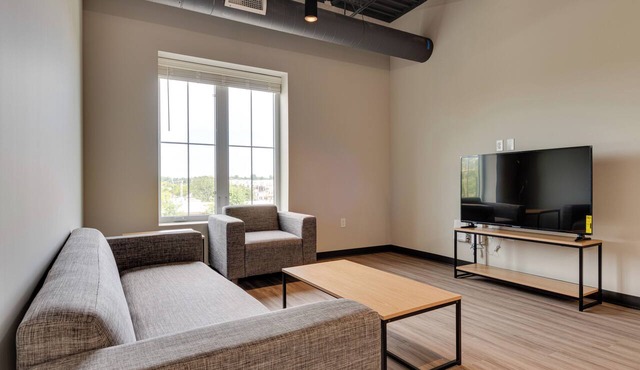 Bloomington Apartment - Walk to IU Campus & Mall!
