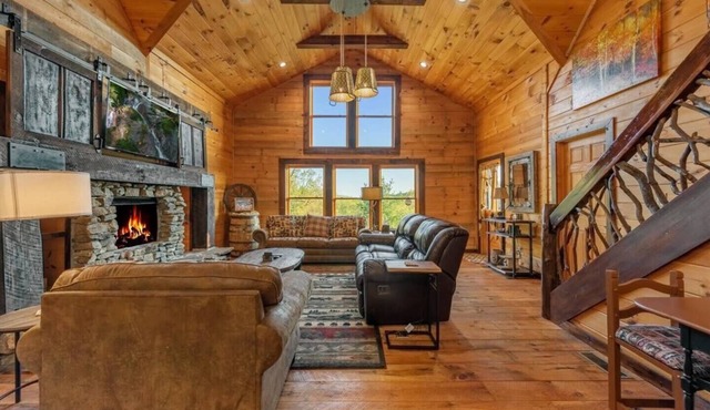 *Blue Fox Den*Retreat~Golf~Views~Arcade~HotTub