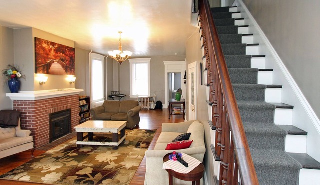 Brickhouse Vacation Home - Family Friendly Lancaster County Lodging Sleeps 10