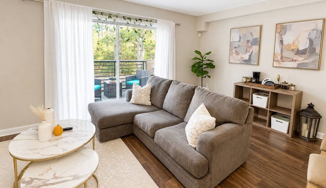 Bright, stylish studio in the heart of Buckhead.