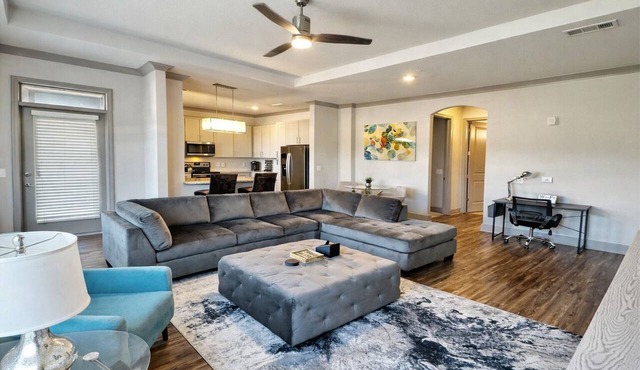 Buckhead Quarters - Spacious with Private Balcony