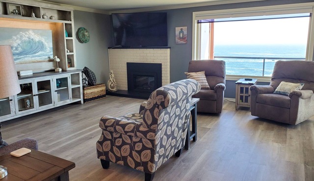 "By The Sea" Oceanfront Updated Rainbow Rock Condo, Spectacular Views, 1st Floor