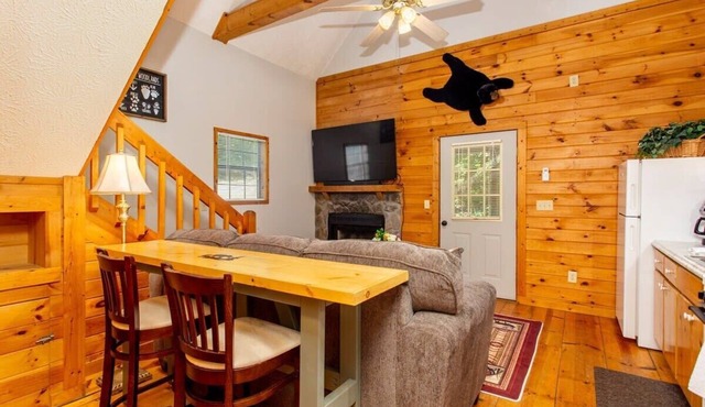 Cabin Near Amicalola Falls | Firepit | Great for a summer getaway!