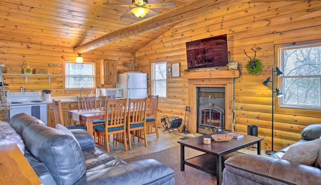 Cabin Retreat on Table Rock Lake w/Fire Pit!