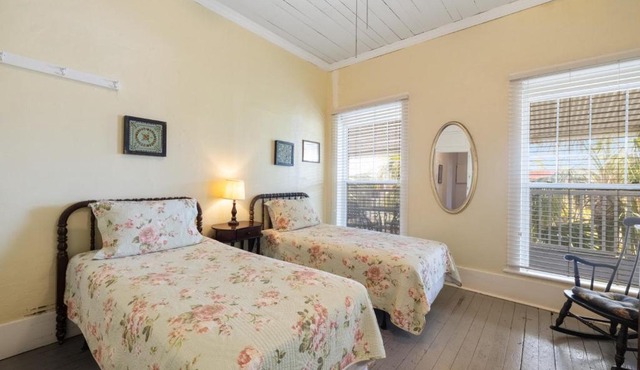 Cedar Keys Island Hotel in downtown