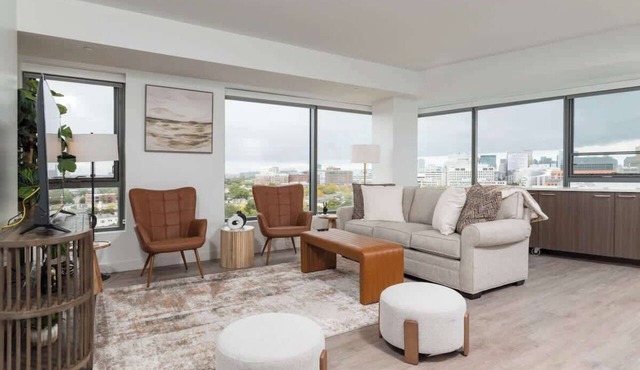 Central Square 2BR Condo near Harvard & MIT Spacious Gym & Work