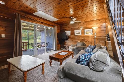 Chalet #93 Pondside Retreat & Resort Amenities