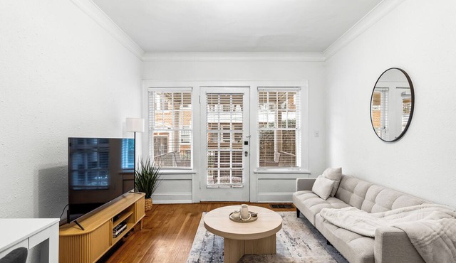 Charming 2-bedroom apartment in dowtown Decatur/20 min from downtown ATL
