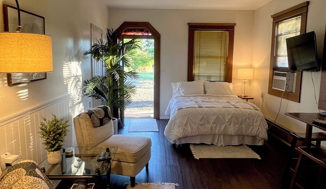 Charming cottage studio in serene environment perfect for a relaxing getaway