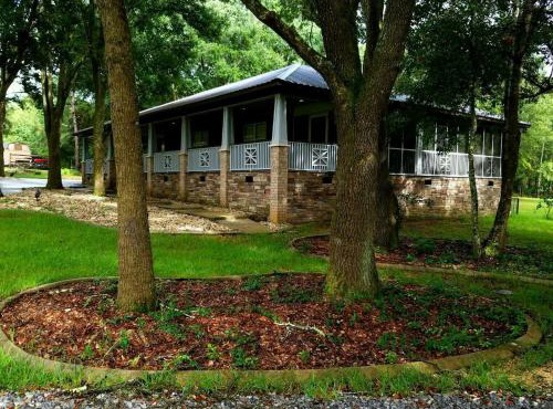 Charming Country Cabin with Self Check In