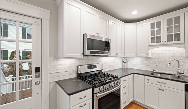 Charming Fully Furnished 2-bedroom condo in Downtown Groton