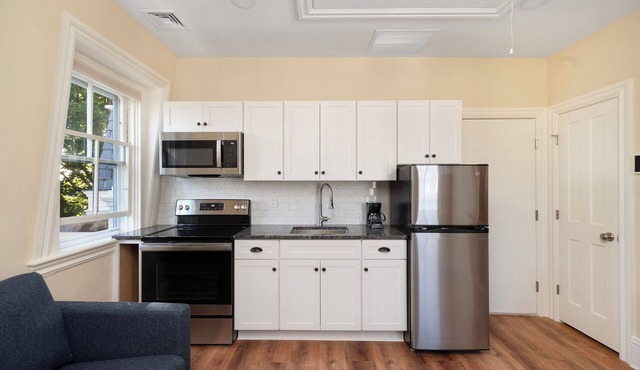 Charming Studio Apartment Near Brown and RISD + Free Off-Street Parking