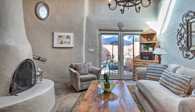 Chic Adobe-style Bungalow in Historic Santa Fe!