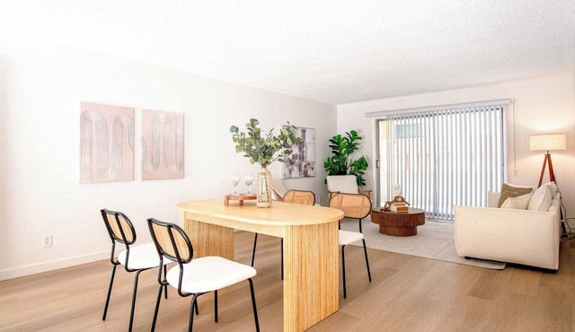 Chic Santa Monica Stay, Walk to Montana, Pool & BBQ