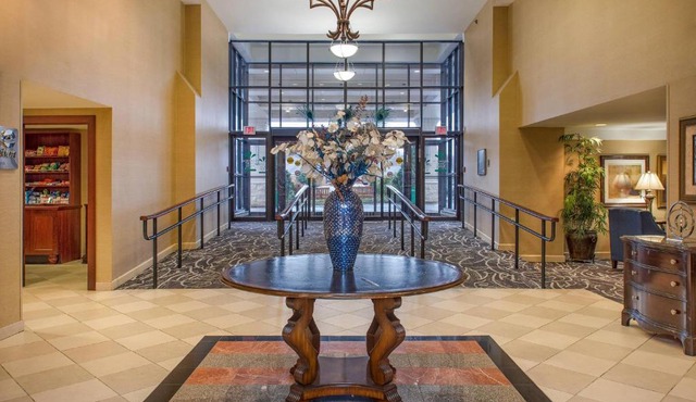Clarion Collection Hotel Arlington Court Suites