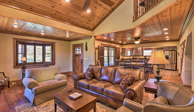 Clarkesville Ranch Cabin w/Screened-In Porch!