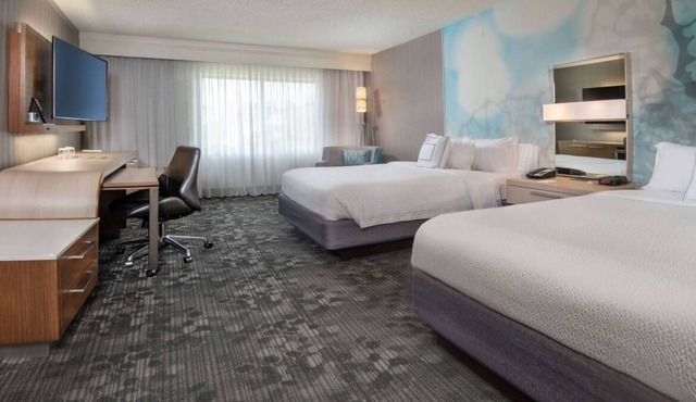 Comfort & Convenience! 4 Relaxing Units, Pool, Free Parking, Pets Allowed