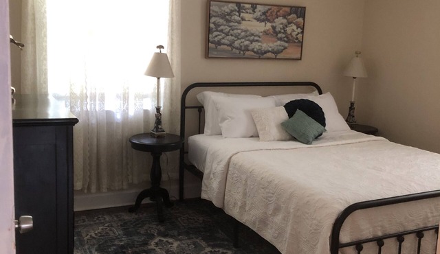 Comfortable and Quiet 3 Bedroom Duplex