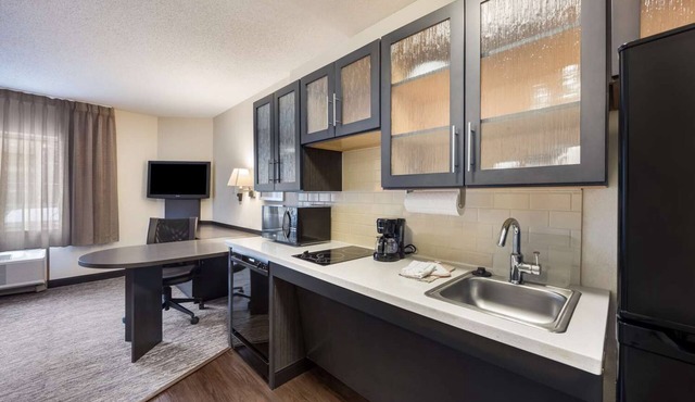 Comfortable Stay near The Cummer Museum! Nature in Style! Pets Allowed, Kitchen!