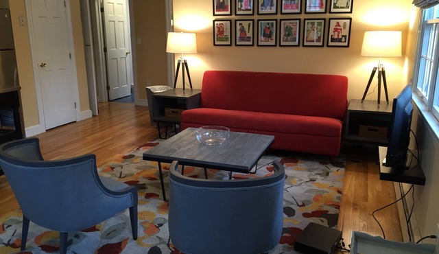Contemporary Style And Comfort Convenient To Boston And Route 128