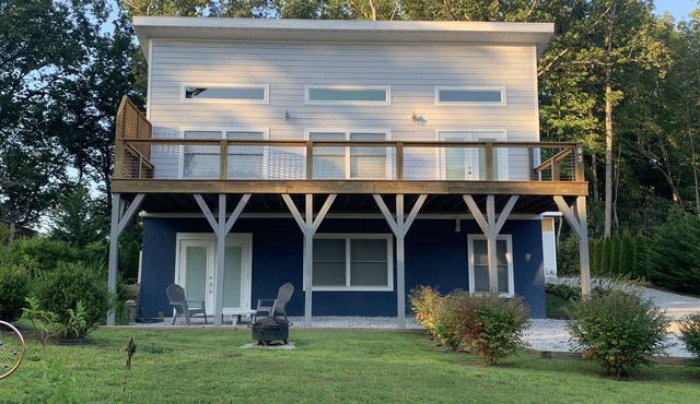 Cozy 2-bedroom vacation home just 8 minutes to Catawba River