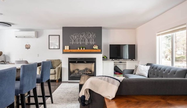 Cozy 3-BR house w/EV charger & trailer parking