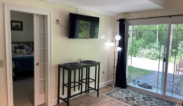 Cozy charming one bedroom suite