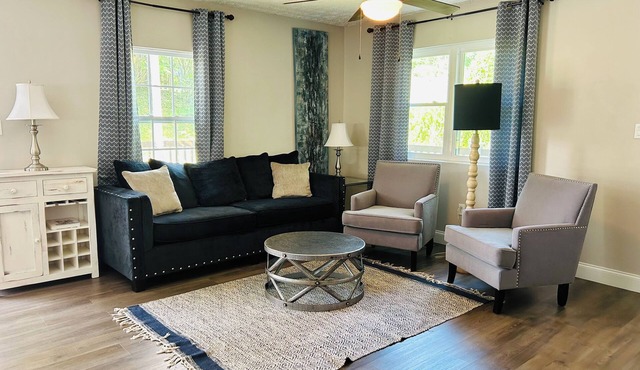 Cozy Downtown Acworth House-near Lakepoint Sports