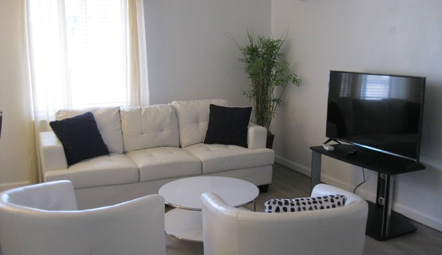 Cozy House with Fully Fenced & AC & Garage for Long & Short Term Rental